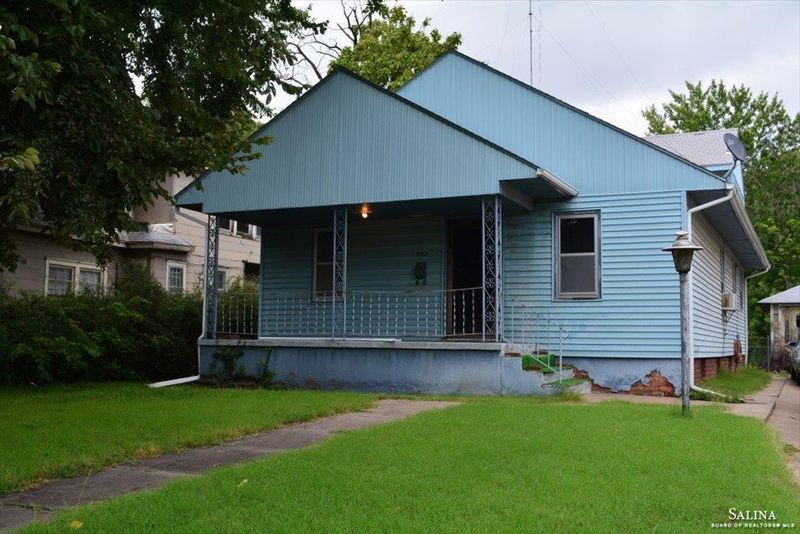 753 S 9th St, Salina, KS 67401