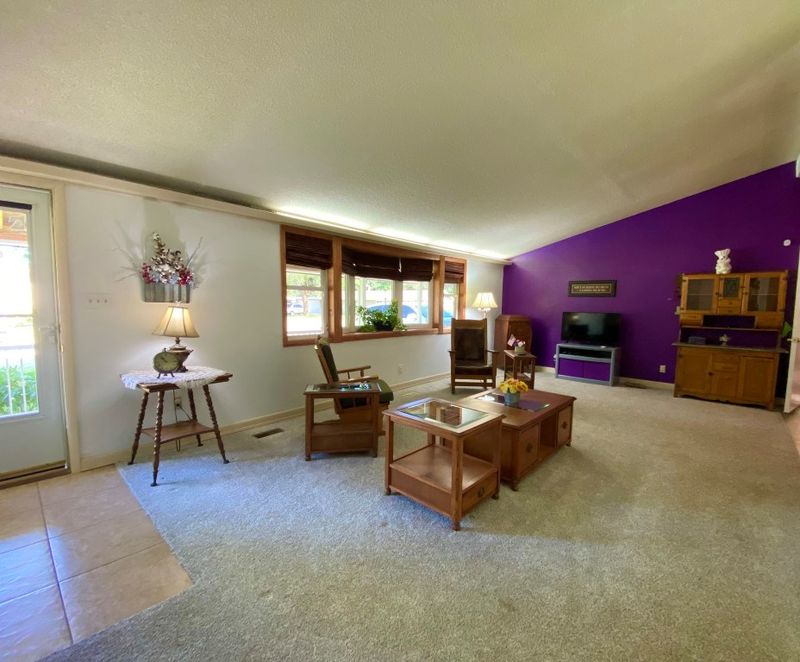 3301 Canterbury Dr, Salina, KS 67401