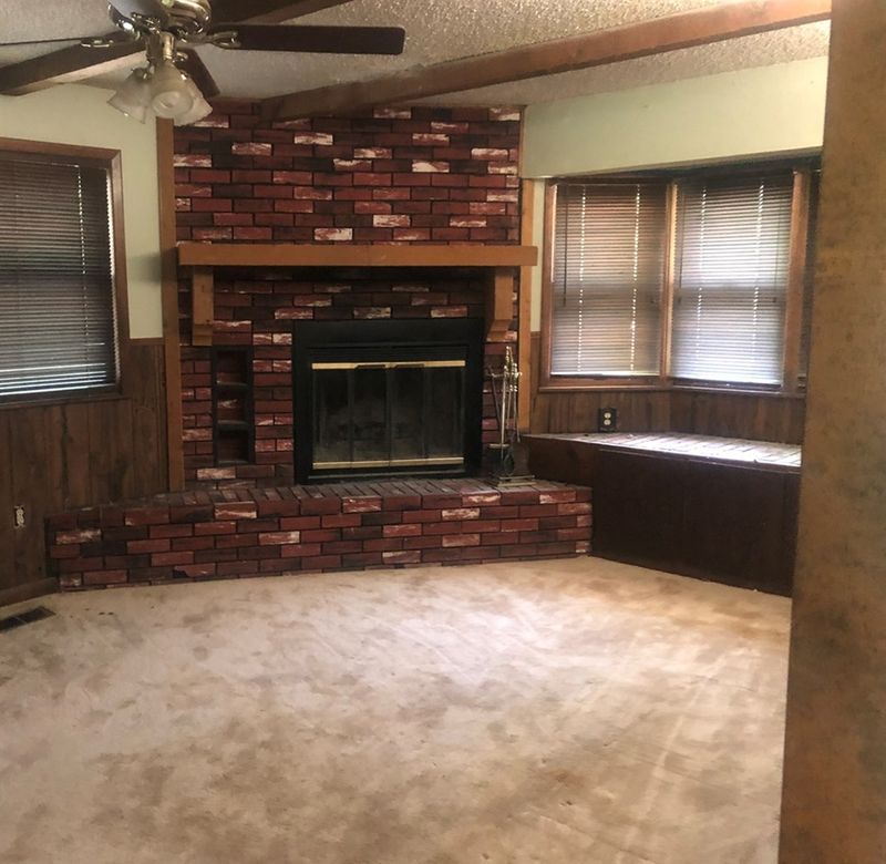 526 E 2nd Ave, St John, KS 67576
