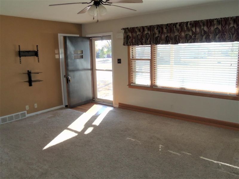 5224 Ridgeway Dr, Great Bend, KS 67530