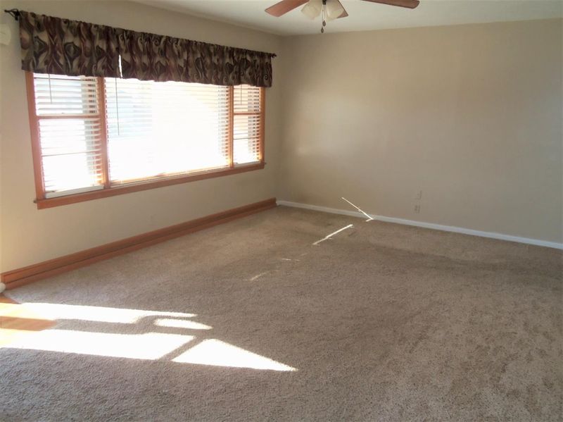 5224 Ridgeway Dr, Great Bend, KS 67530