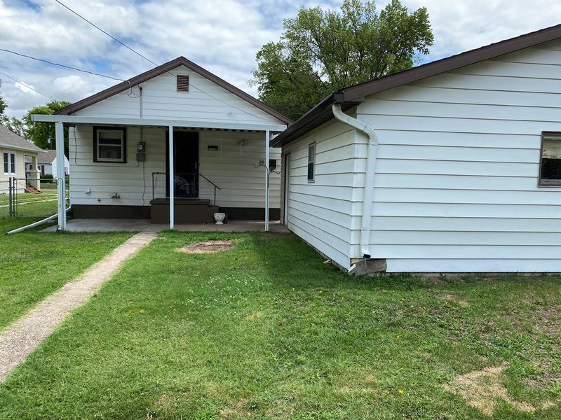 868 Sheridan St, Salina, KS 67401