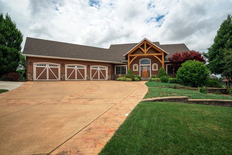 2222 Pinecrest Cir, Salina, KS 67401