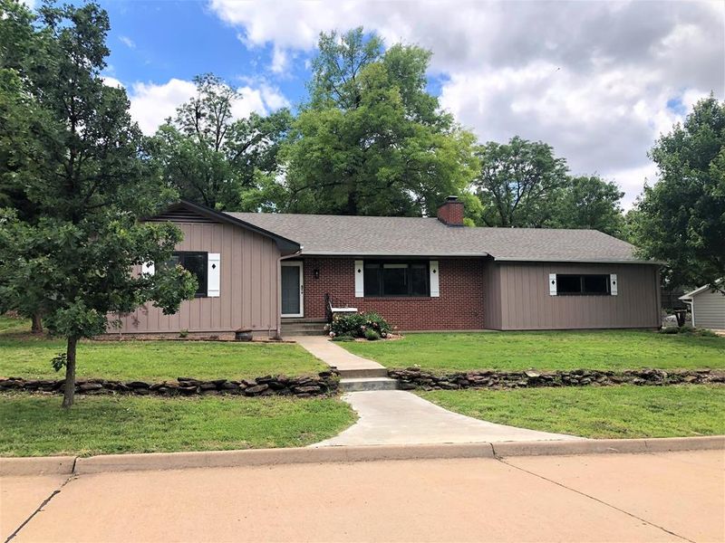 130 Millview Rd, Salina, KS 67401