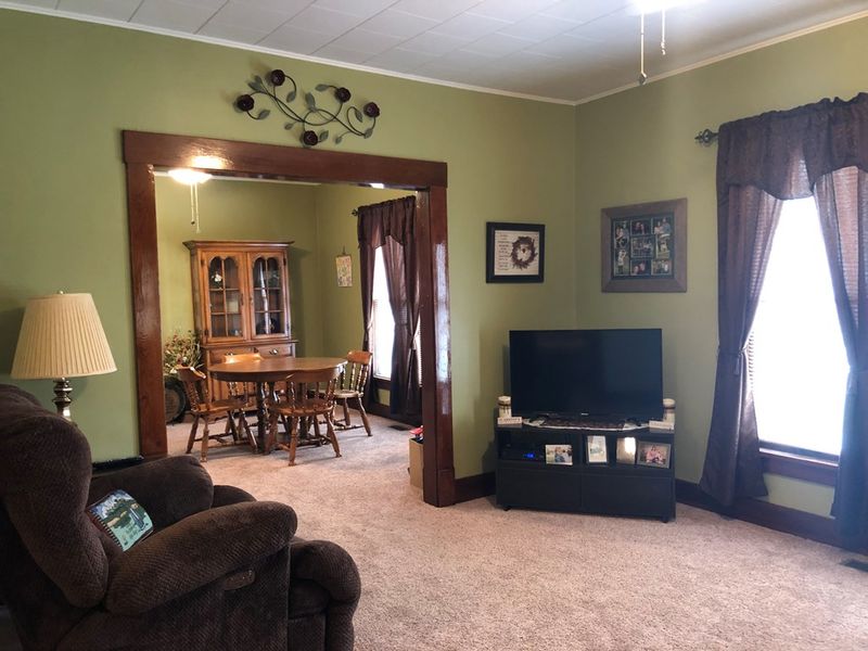 322 E 2nd St, Hoisington, KS 67544