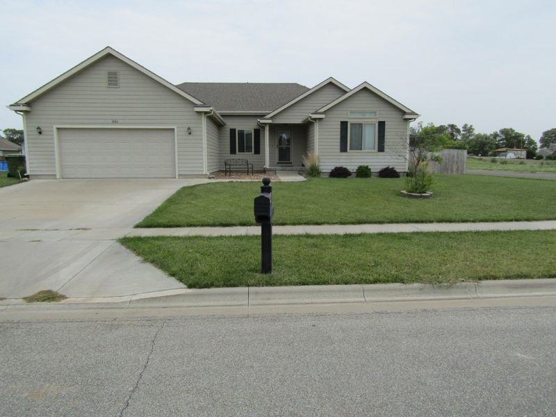 831 Joanie Ln, Salina, KS 67401