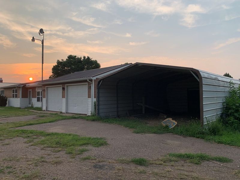 607 W Lakeview, Great Bend, KS 67530