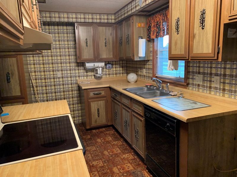 607 W Lakeview, Great Bend, KS 67530