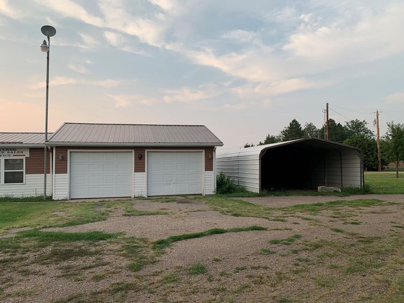 607 W Lakeview, Great Bend, KS 67530