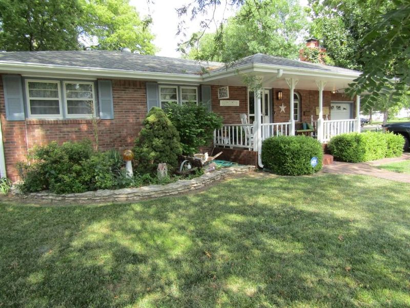 1402 Rush St, Salina, KS 67401
