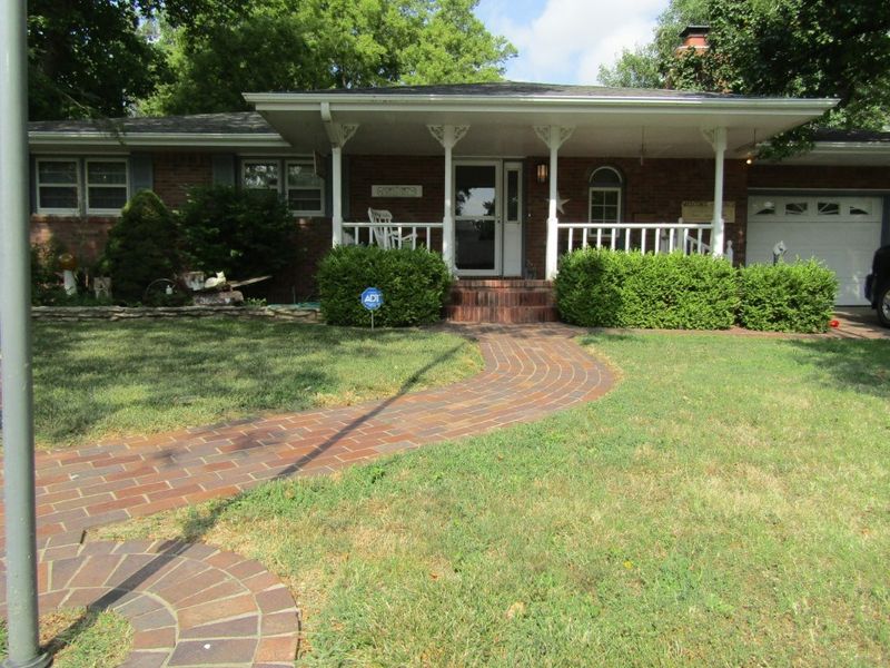 1402 Rush St, Salina, KS 67401