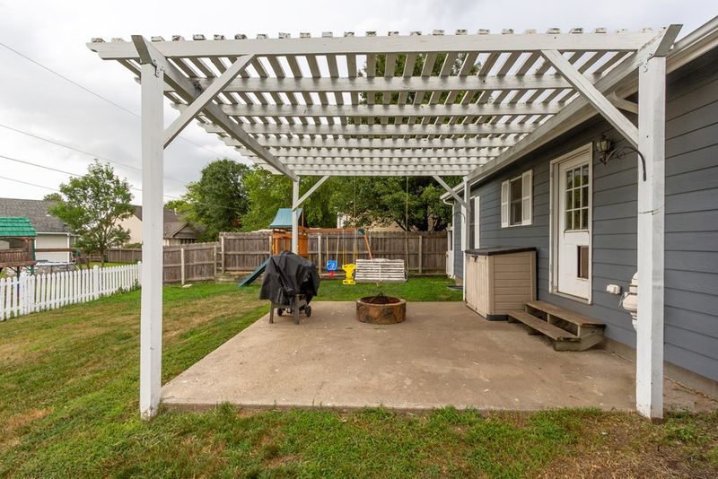 2633 Chukar Ct, Salina, KS 67401