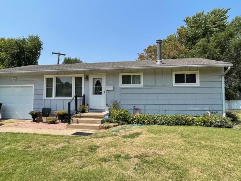 706 Lena Ave, Salina, KS 67401