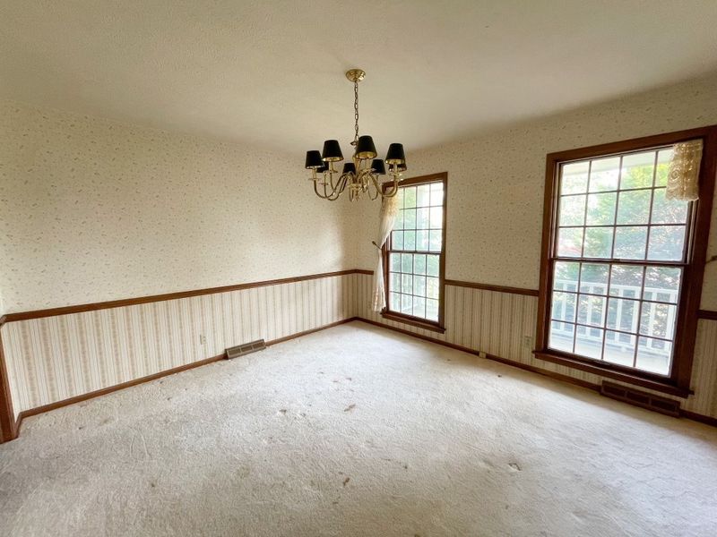 2218 Hillside Dr, Salina, KS 67401