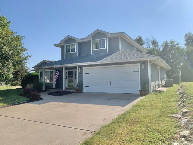 1201 Eastgate Dr, Salina, KS 67401