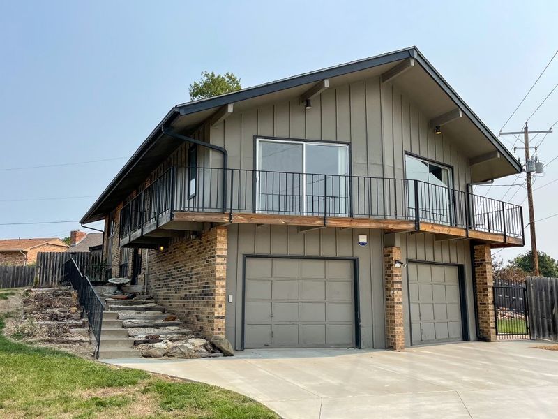 1945 Rolling Hills Cir, Salina, KS 67401