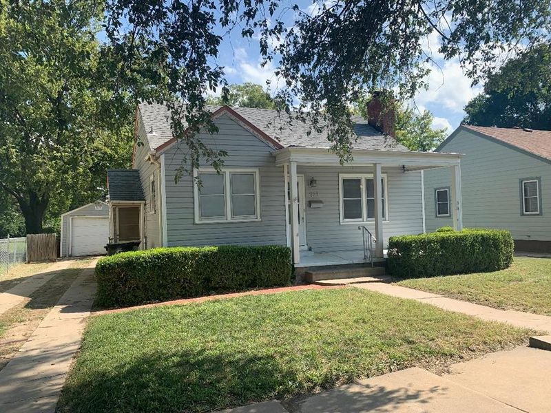 927 Sherman, Salina, KS 67401