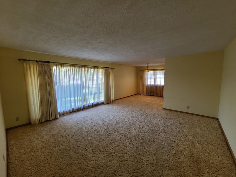 902 Manor Rd, Salina, KS 67401