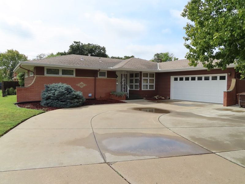842 Mellinger Dr, Salina, KS 67401