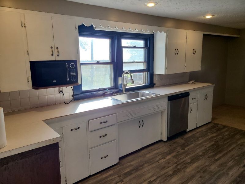 2520 Frontier Rd, Canton, KS 67428