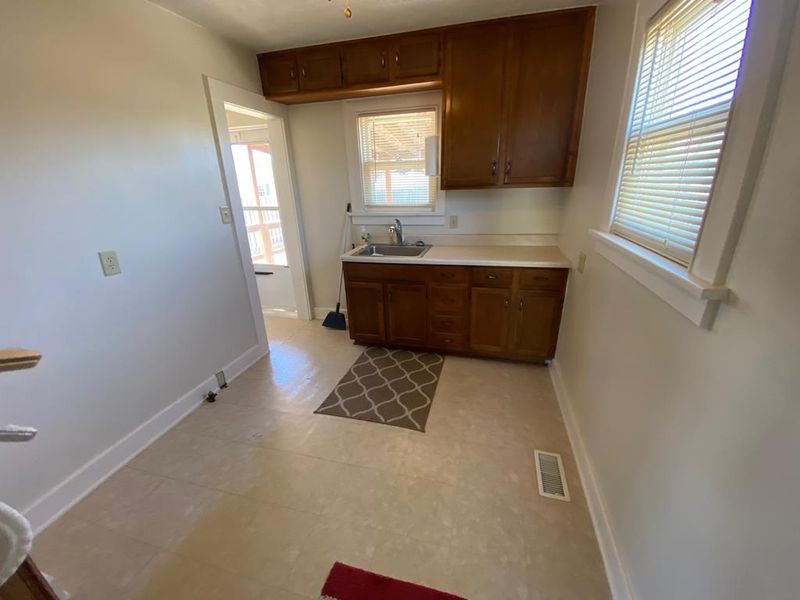 573 W 5th, Hoisington, KS 67544
