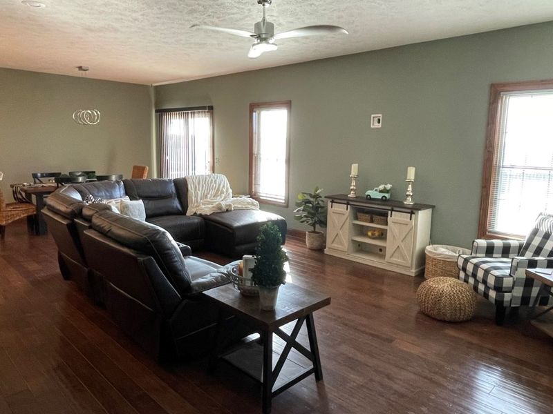 808 Marla Ct, Salina, KS 67401
