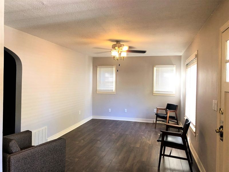 625 S Phillips Ave, Salina, KS 67401