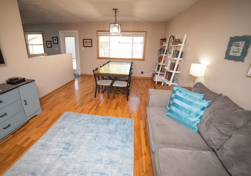 1912 Larson St, Salina, KS 67401