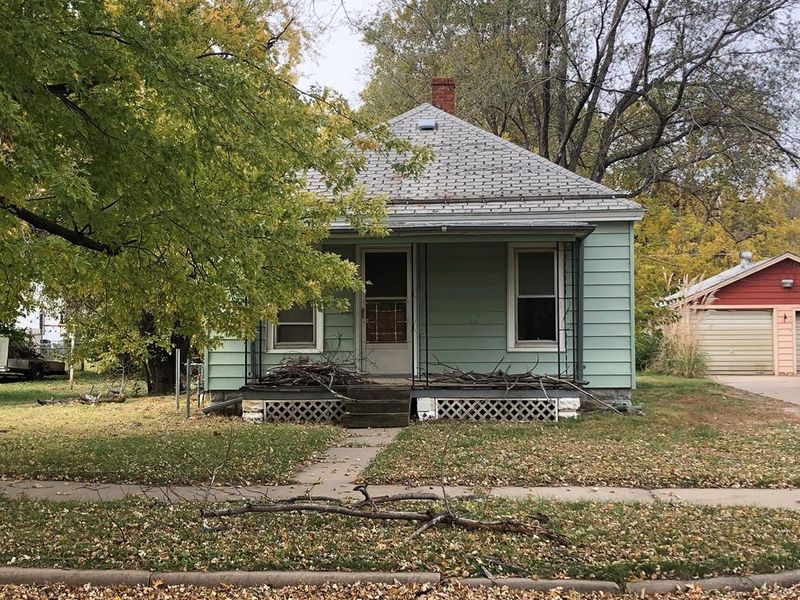 856 Custer St, Salina, KS 67401