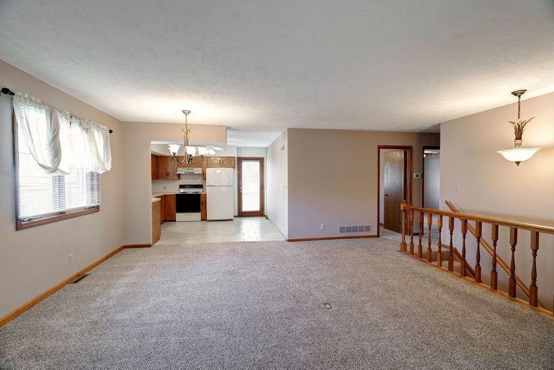 635 Georgetown Rd, Salina, KS 67401