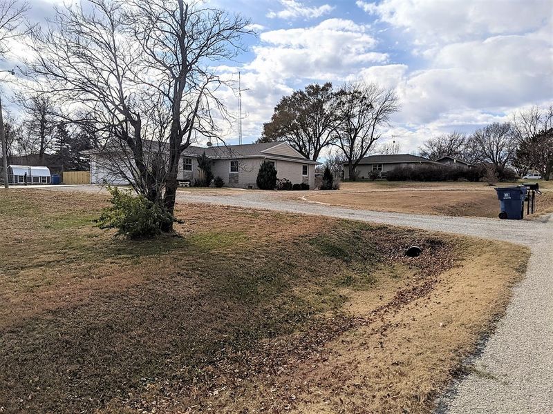233 W Robson Rd, Salina, KS 67401