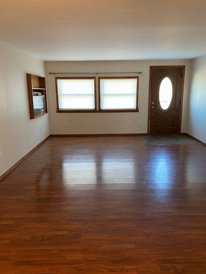 633 E Lakeview Dr, Great Bend, KS 67530