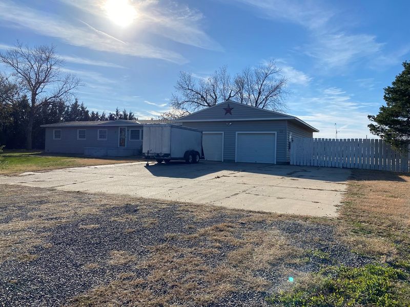 633 E Lakeview Dr, Great Bend, KS 67530