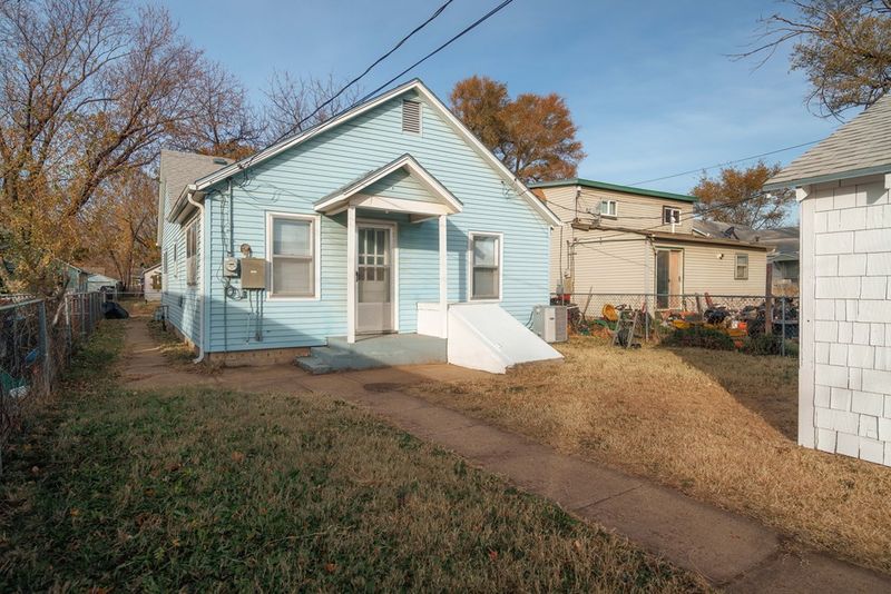 1106 N 10th St, Salina, KS 67401