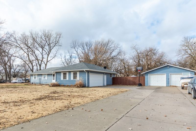 407 N Roosevelt St, Lindsborg, KS 67456