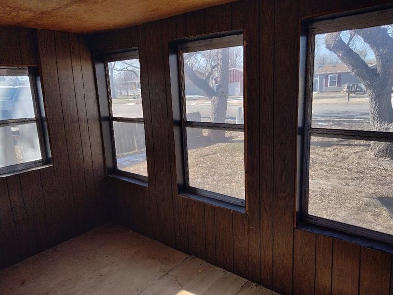1220 N 3rd St, Salina, KS 67401