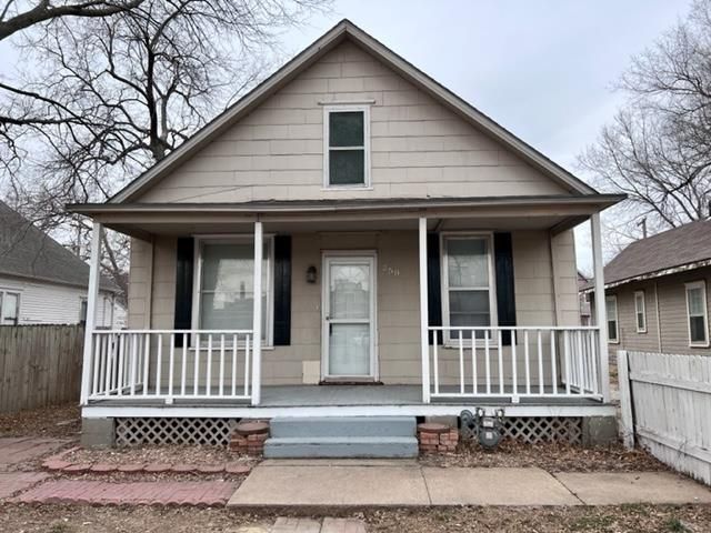 258 S 10th, Salina, KS 67410