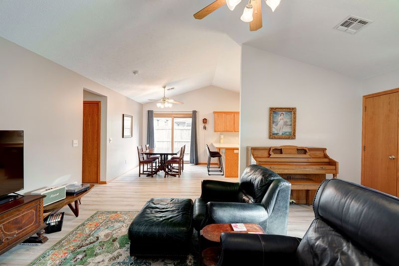 1607 Kaci Cir, Salina, KS 67401
