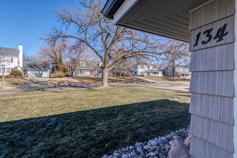 134 Overhill Rd, Salina, KS 67401