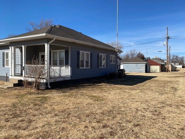 620 E 2nd, Hoisington, KS 67544
