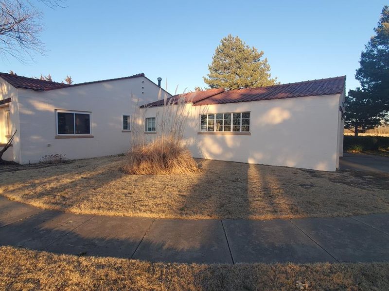 521 Amber Dr, Russell, KS 67665