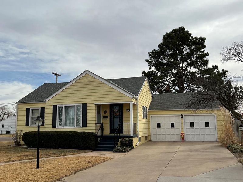 2401 Cheyenne Dr, Great Bend, KS 67530