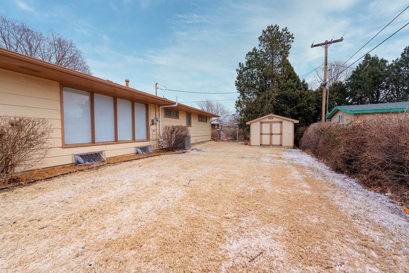 902 Manor, Salina, KS 67401