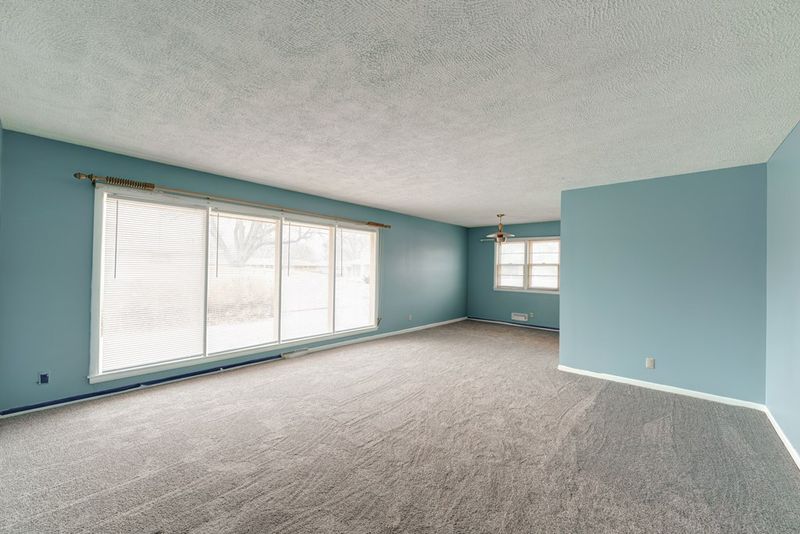 902 Manor, Salina, KS 67401