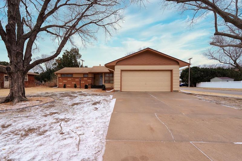 902 Manor, Salina, KS 67401