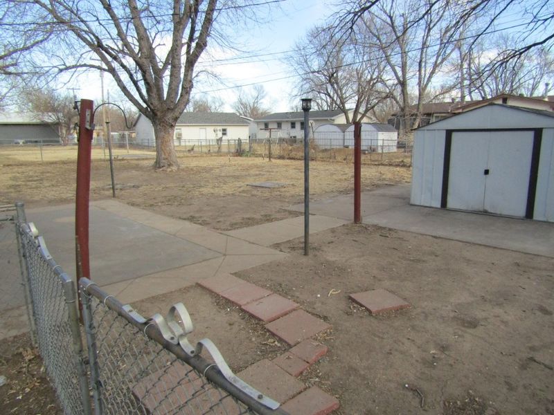 617 Lena Ave, Salina, KS 67401
