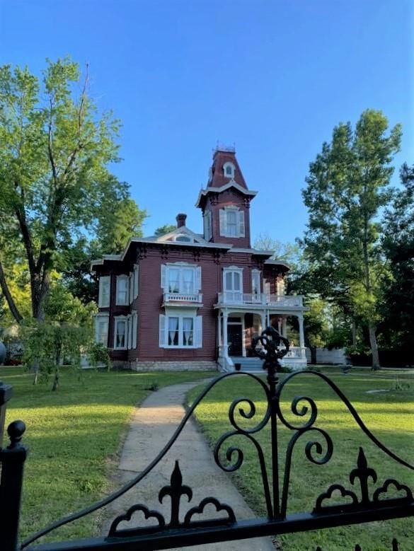 211 W Prescott, Salina, KS 67401