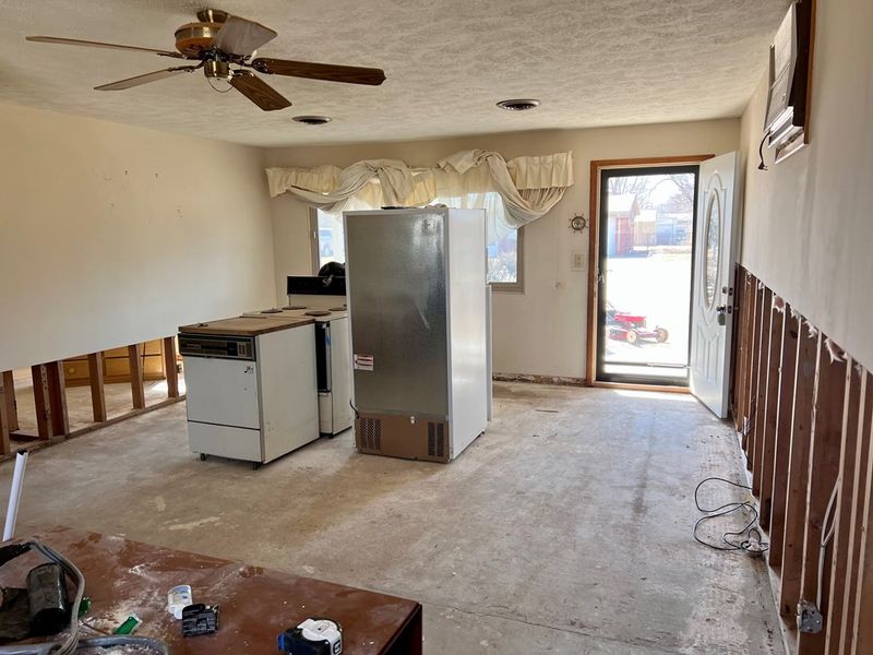 5830 Hemlock Dr, Great Bend, KS 67530