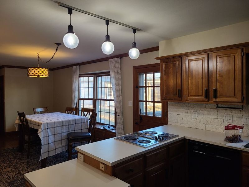 2219 Hillside Dr, Salina, KS 67401