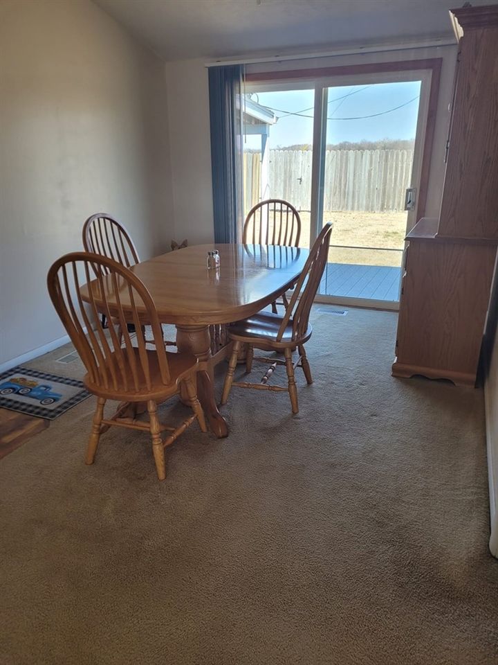 164 Taylor Ct, Salina, KS 67401